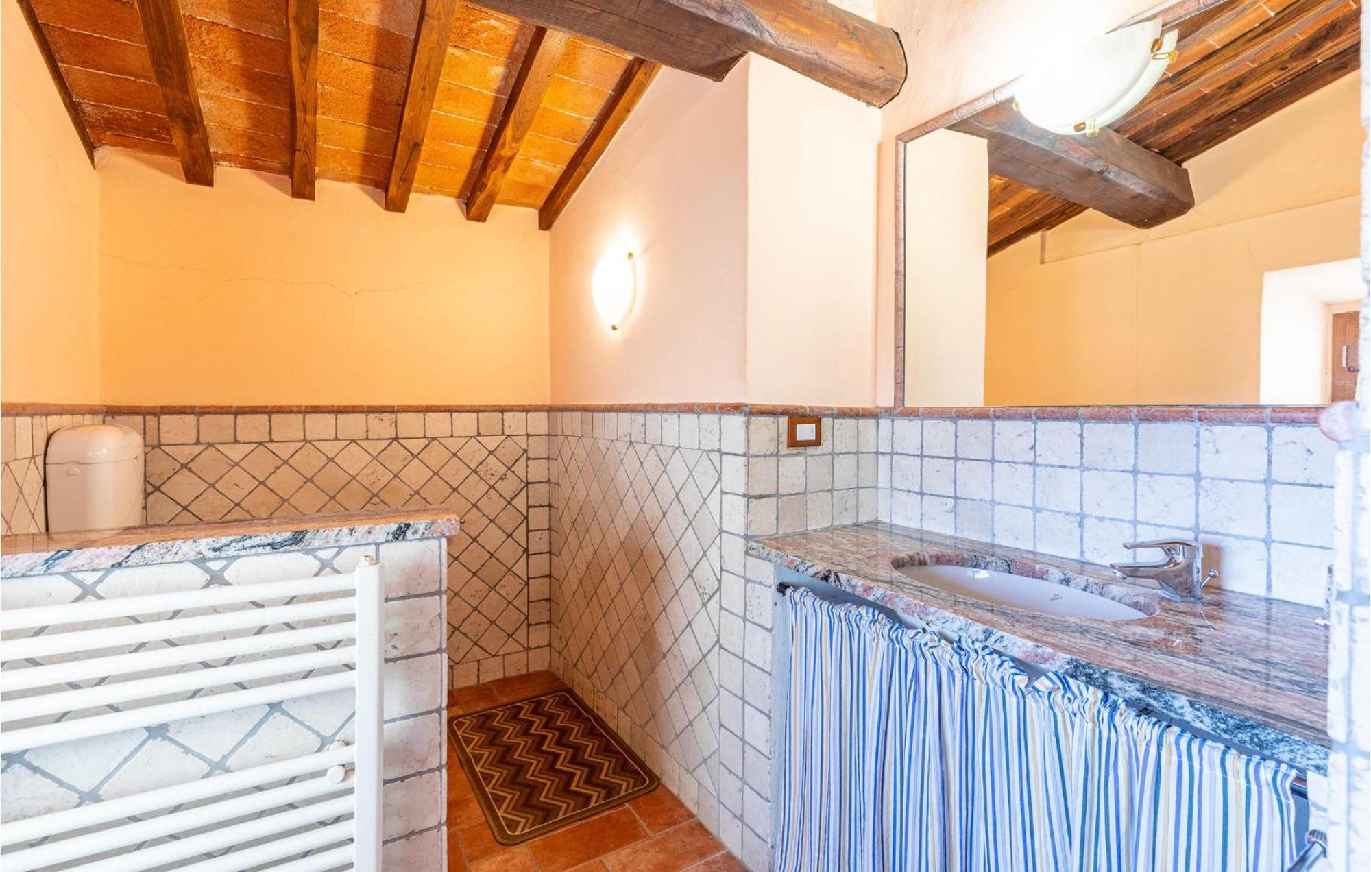 Awesome Home In Marliana With Kitchenette Екстериор снимка